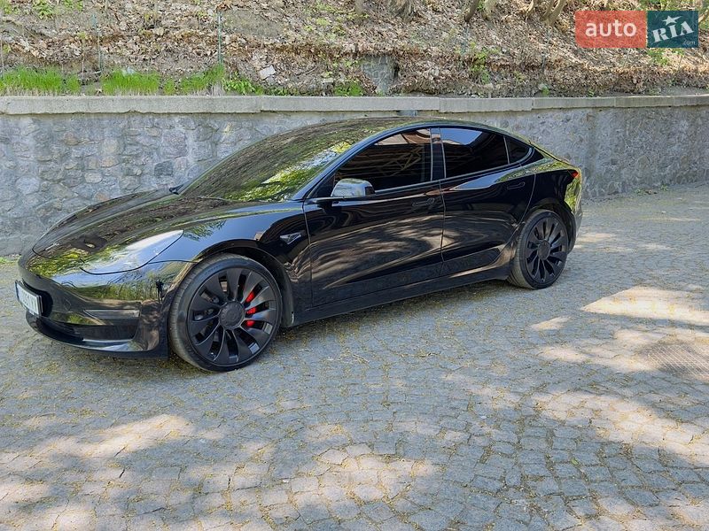 Седан Tesla Model 3 2022 в Києві