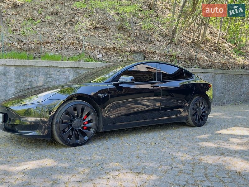 Седан Tesla Model 3 2022 в Киеве