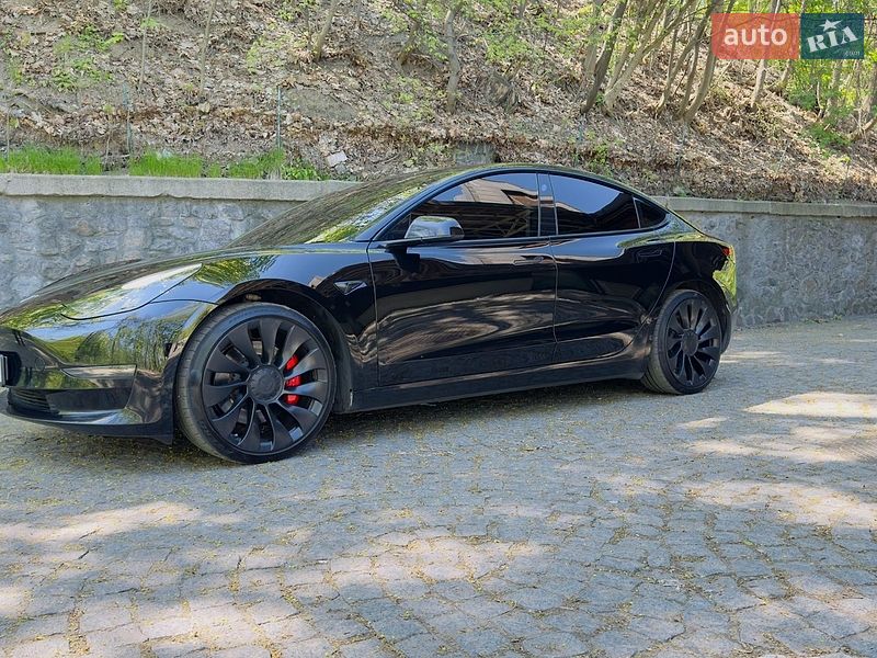 Седан Tesla Model 3 2022 в Киеве