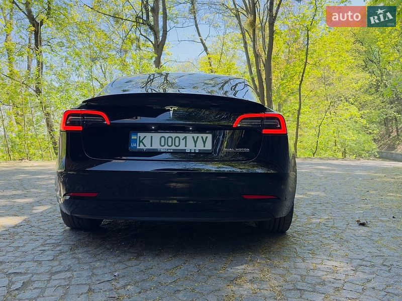 Седан Tesla Model 3 2022 в Киеве