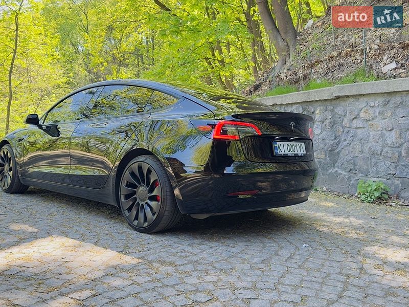 Седан Tesla Model 3 2022 в Киеве