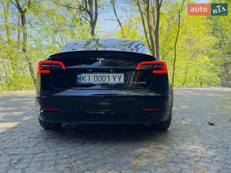 Седан Tesla Model 3 2022 в Киеве
