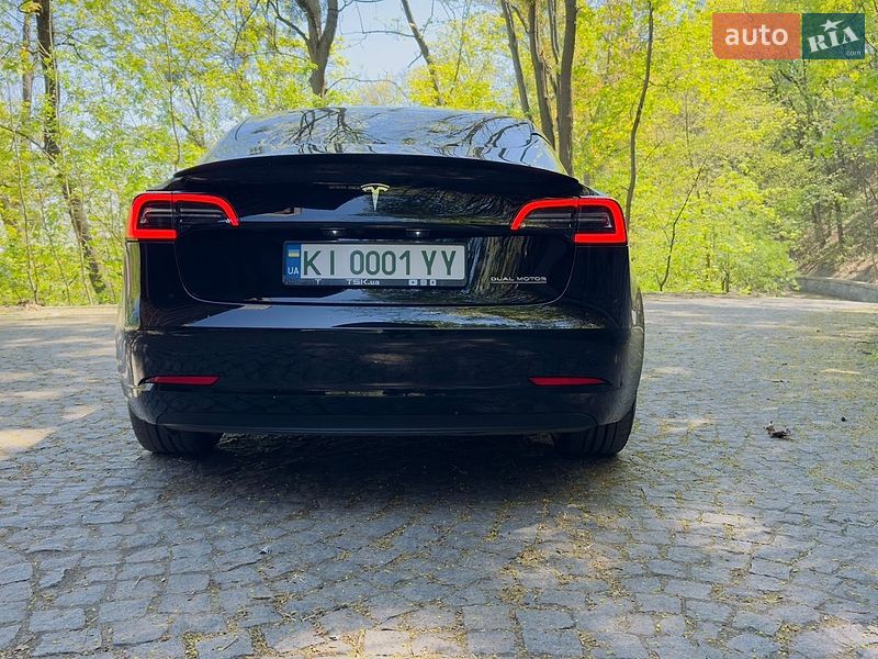 Седан Tesla Model 3 2022 в Киеве