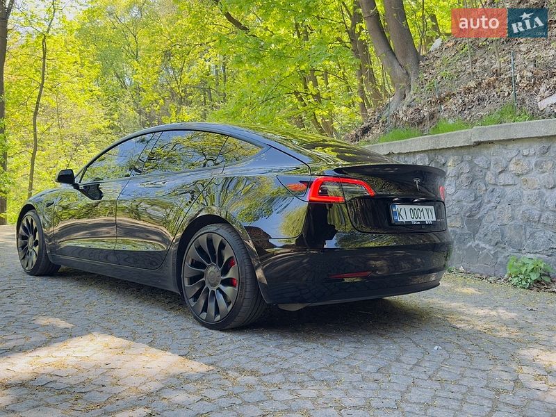 Седан Tesla Model 3 2022 в Киеве