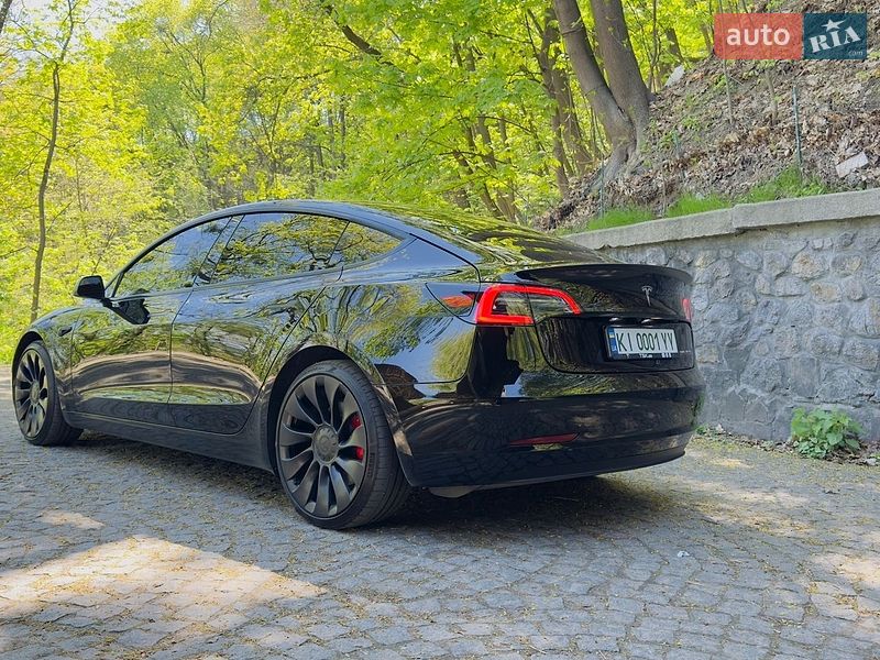 Седан Tesla Model 3 2022 в Киеве