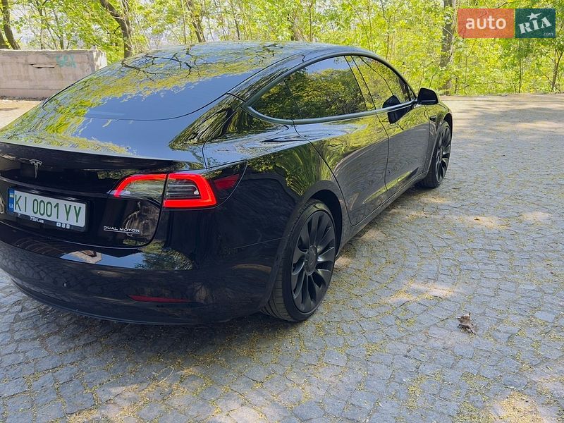 Седан Tesla Model 3 2022 в Киеве