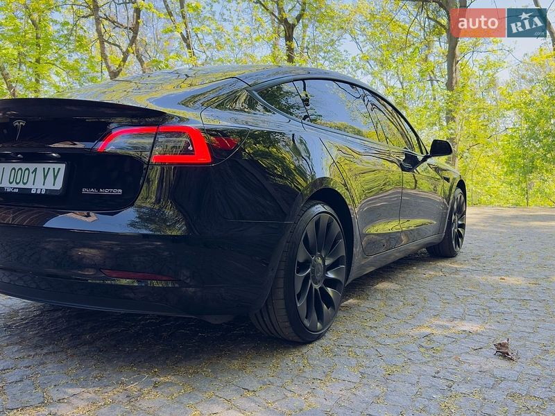 Седан Tesla Model 3 2022 в Киеве