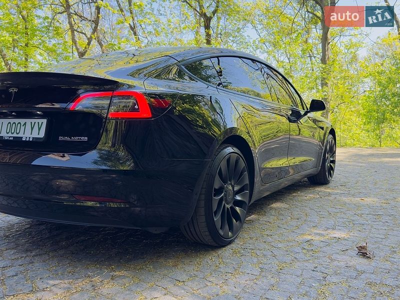 Седан Tesla Model 3 2022 в Києві