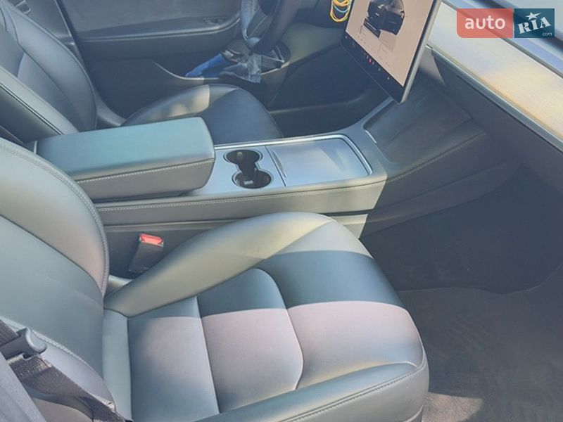 Седан Tesla Model 3 2022 в Киеве