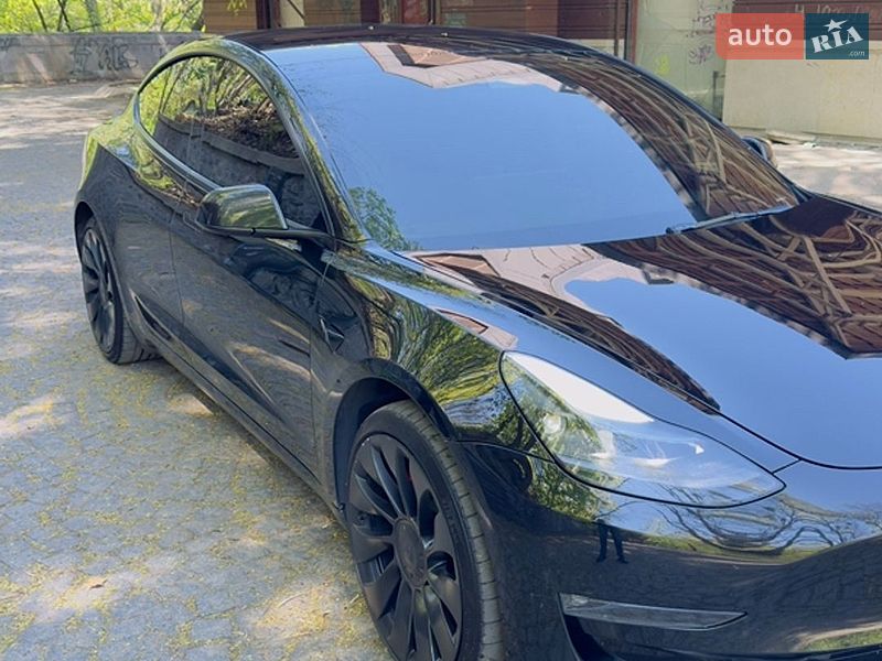 Седан Tesla Model 3 2022 в Киеве