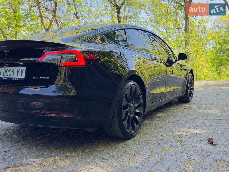 Седан Tesla Model 3 2022 в Киеве