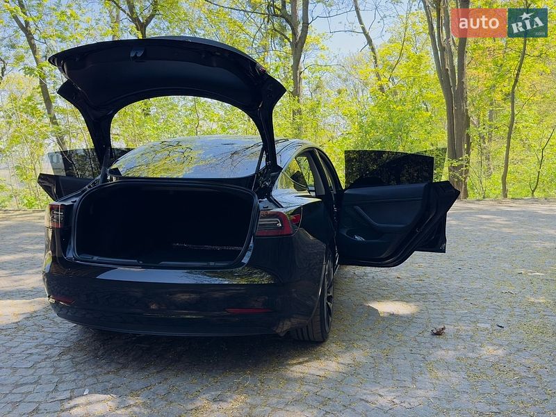 Седан Tesla Model 3 2022 в Киеве