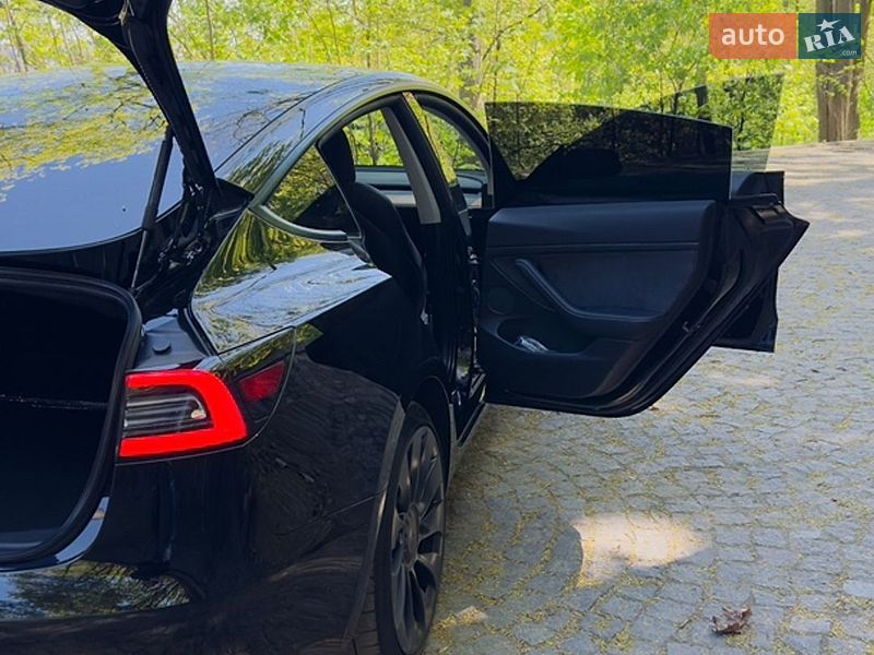 Седан Tesla Model 3 2022 в Киеве