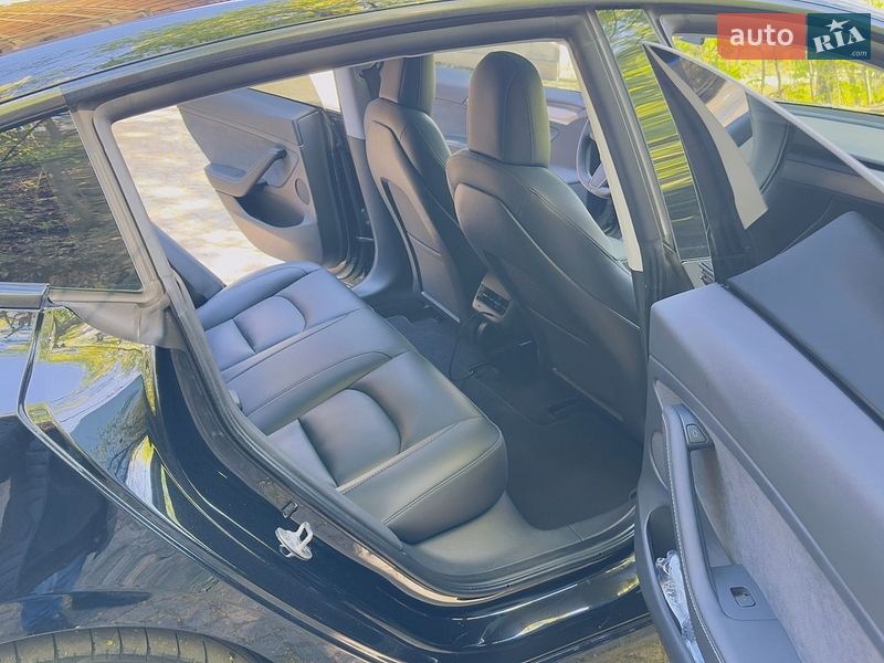 Седан Tesla Model 3 2022 в Киеве