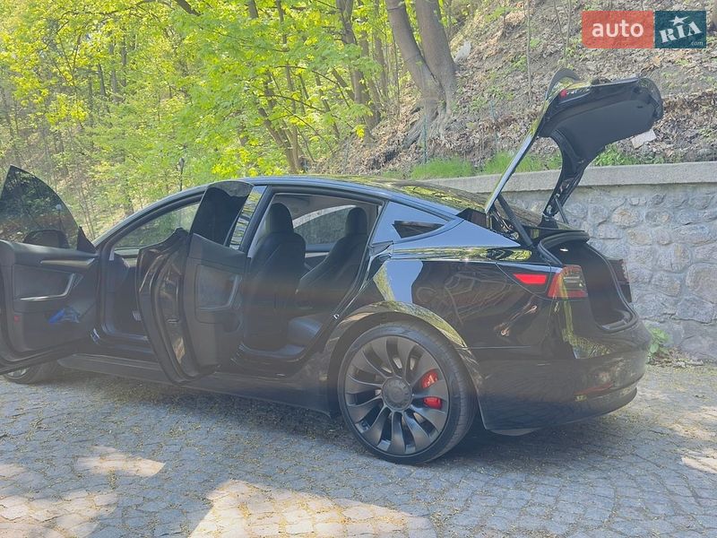 Седан Tesla Model 3 2022 в Києві