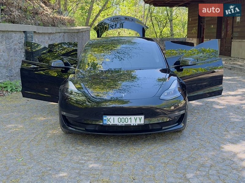 Седан Tesla Model 3 2022 в Киеве