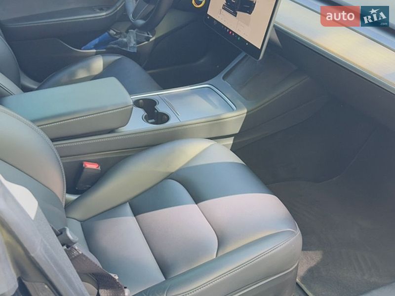 Седан Tesla Model 3 2022 в Киеве