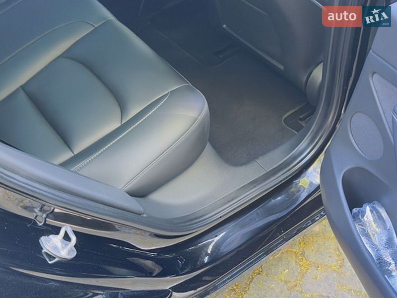 Седан Tesla Model 3 2022 в Киеве