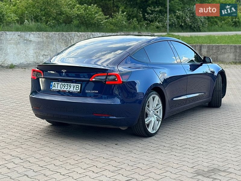 Седан Tesla Model 3 2023 в Ивано-Франковске