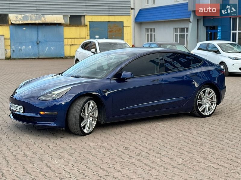 Седан Tesla Model 3 2023 в Ивано-Франковске