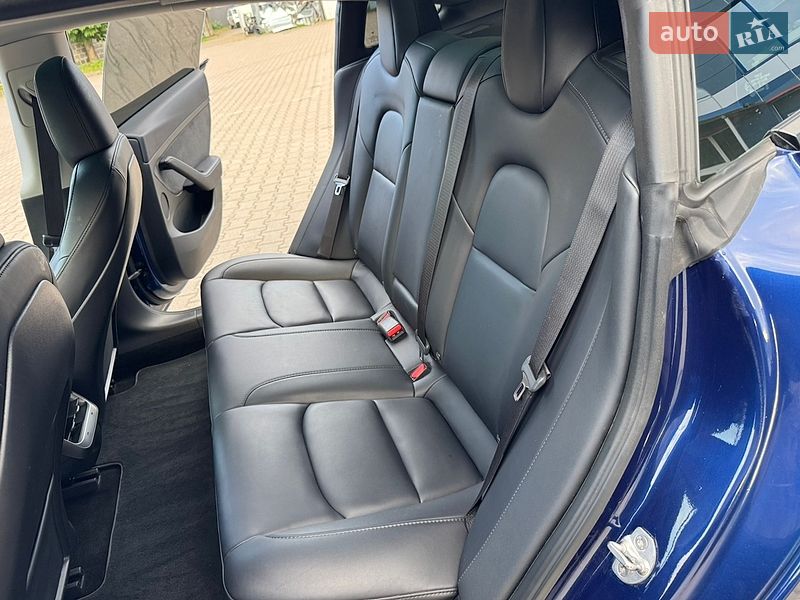 Седан Tesla Model 3 2023 в Ивано-Франковске