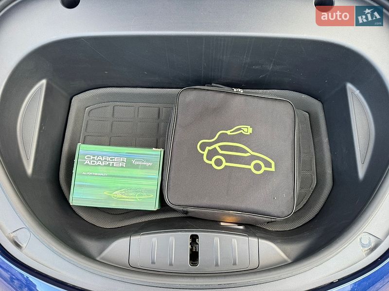 Седан Tesla Model 3 2023 в Ивано-Франковске