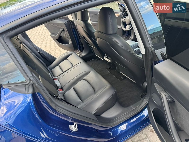 Седан Tesla Model 3 2023 в Ивано-Франковске