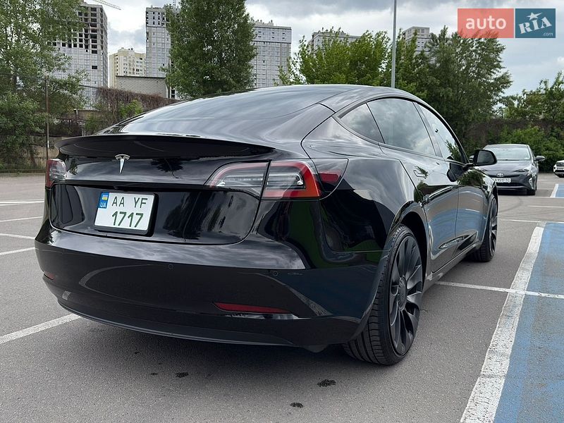 Седан Tesla Model 3 2022 в Киеве