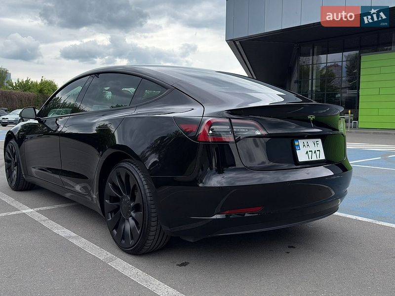 Седан Tesla Model 3 2022 в Киеве