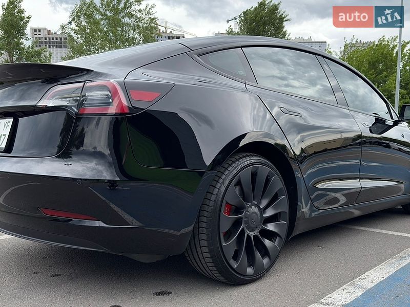 Седан Tesla Model 3 2022 в Киеве