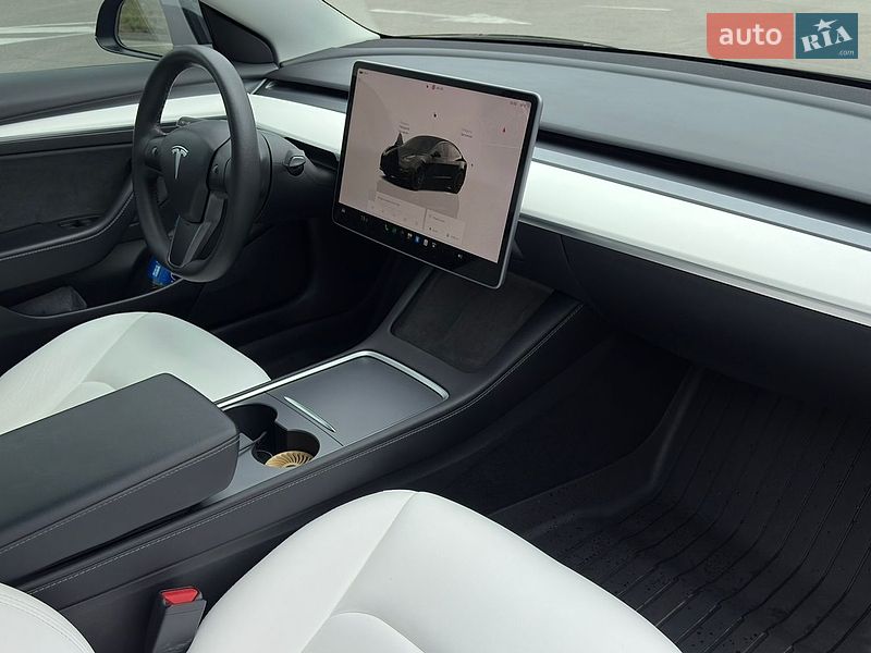 Седан Tesla Model 3 2022 в Киеве