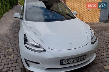 Седан Tesla Model 3 2021 в Рівному