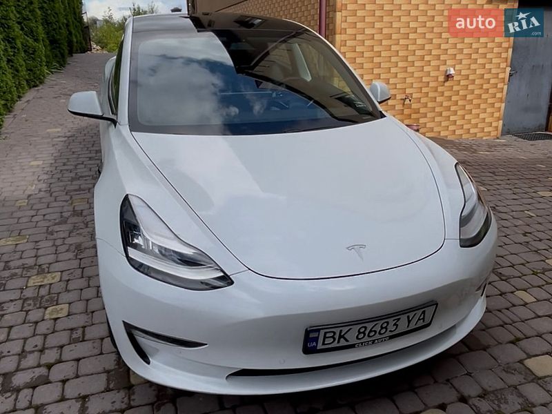 Седан Tesla Model 3 2021 в Рівному