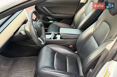 Седан Tesla Model 3 2019 в Ровно