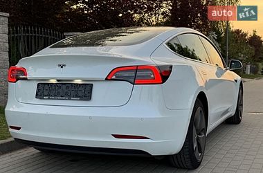 Седан Tesla Model 3 2019 в Ровно