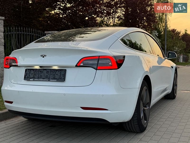 Седан Tesla Model 3 2019 в Ровно