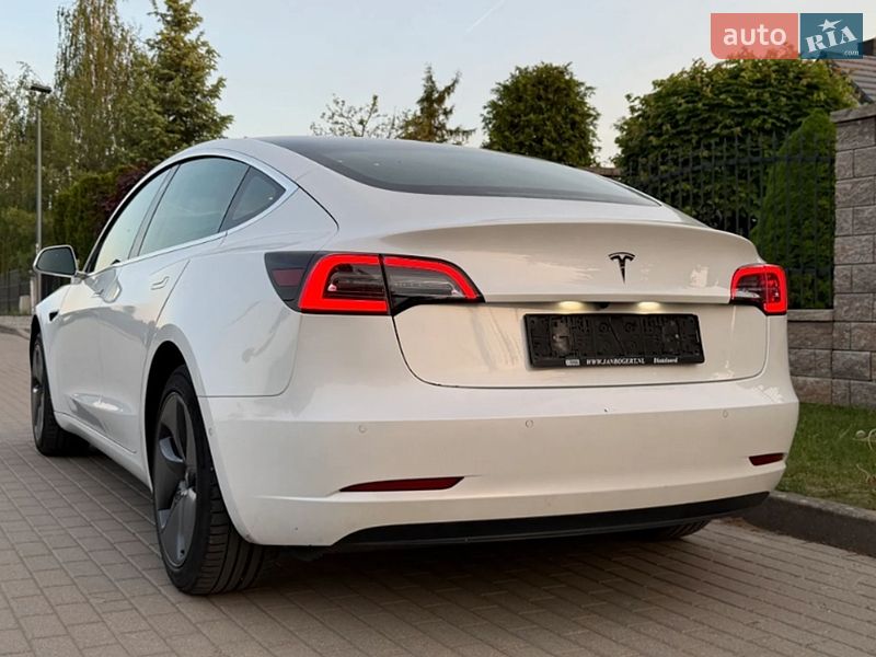 Седан Tesla Model 3 2019 в Ровно