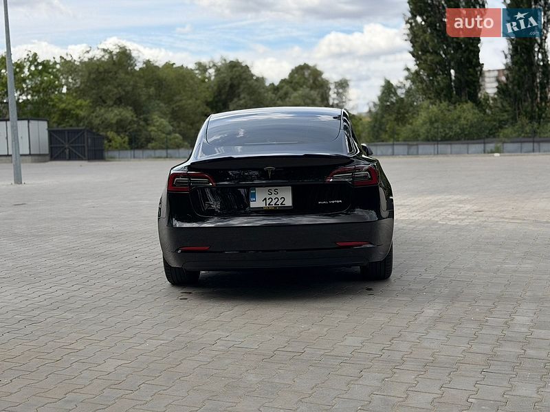 Седан Tesla Model 3 2023 в Ровно