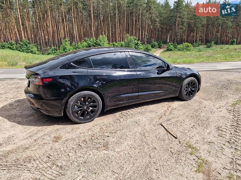 Седан Tesla Model 3 2022 в Черкасах