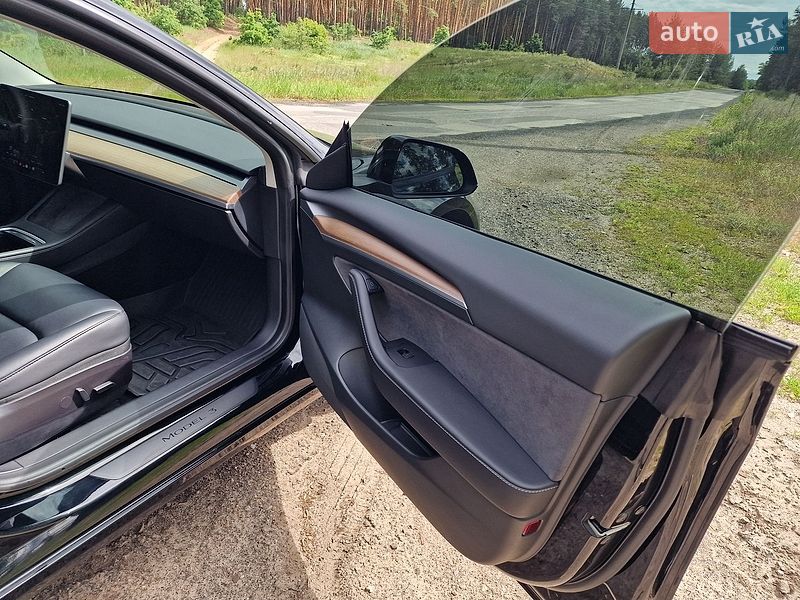 Седан Tesla Model 3 2022 в Черкасах