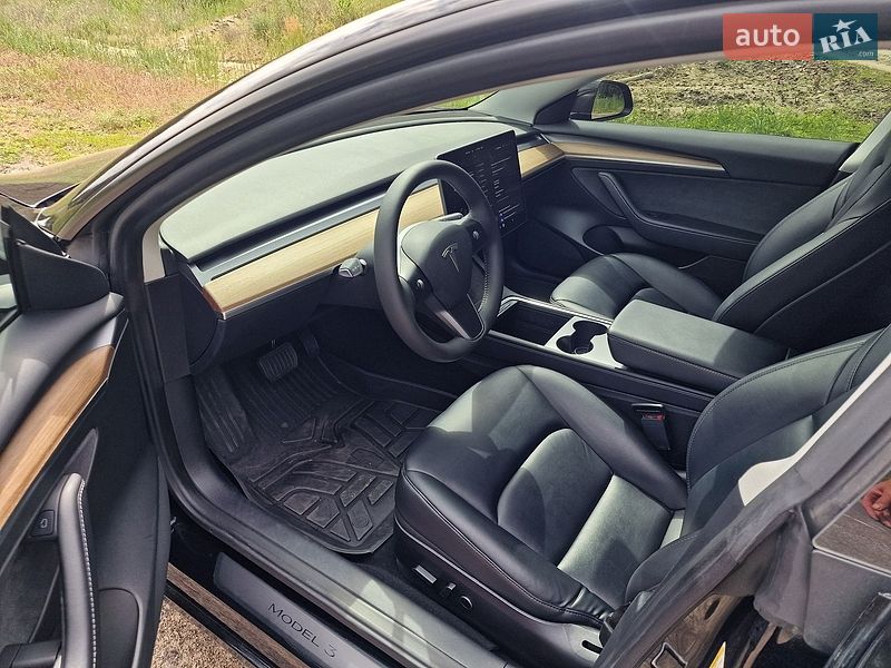 Седан Tesla Model 3 2022 в Черкасах