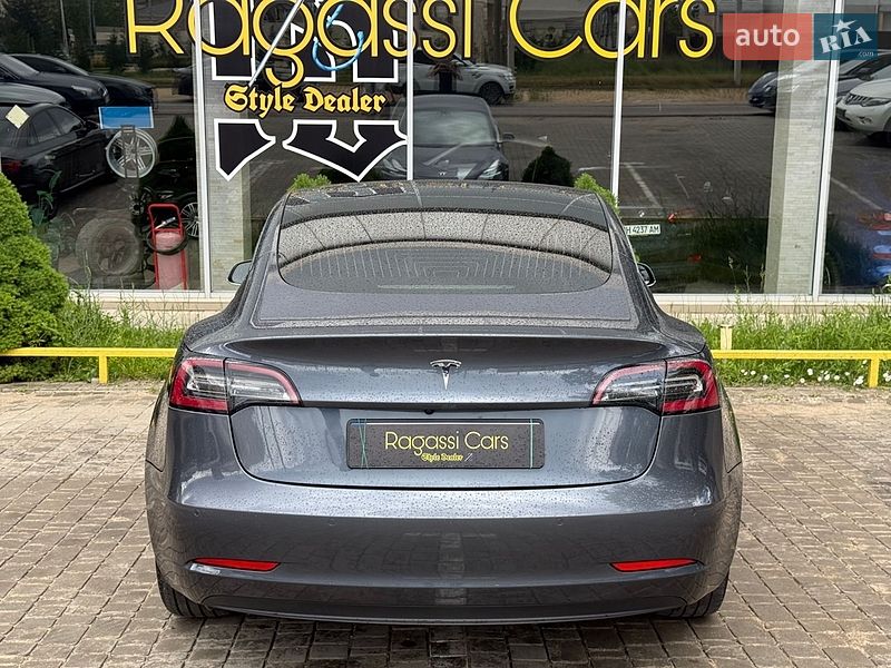 Седан Tesla Model 3 2020 в Одесі
