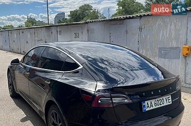 Седан Tesla Model 3 2020 в Коростене