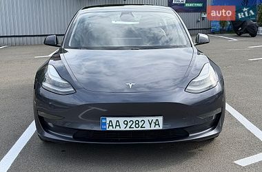 Седан Tesla Model 3 2021 в Киеве