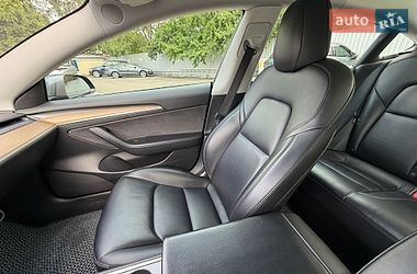 Седан Tesla Model 3 2021 в Киеве