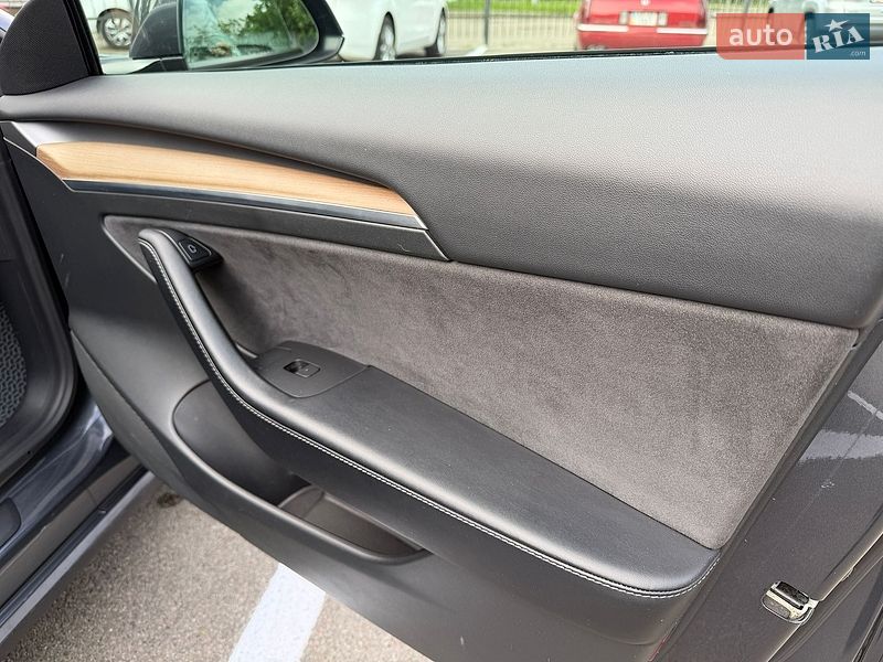 Седан Tesla Model 3 2021 в Киеве