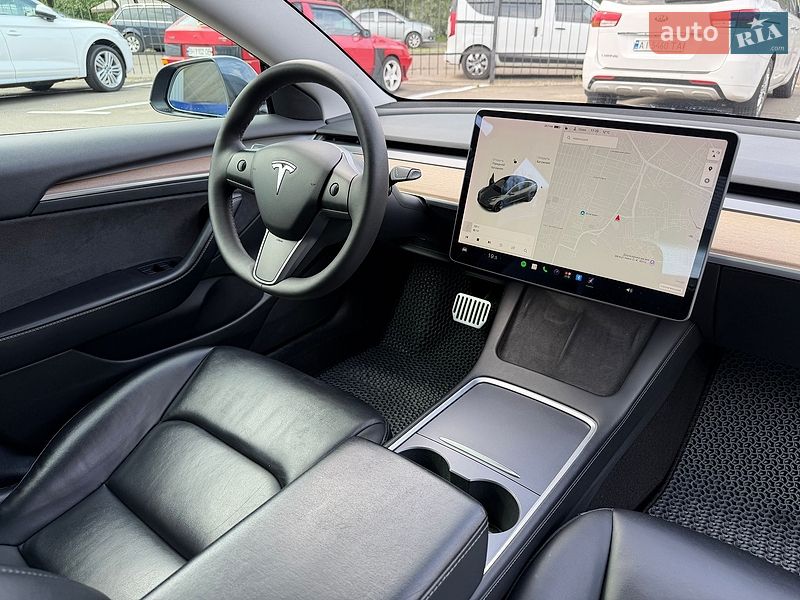 Седан Tesla Model 3 2021 в Киеве