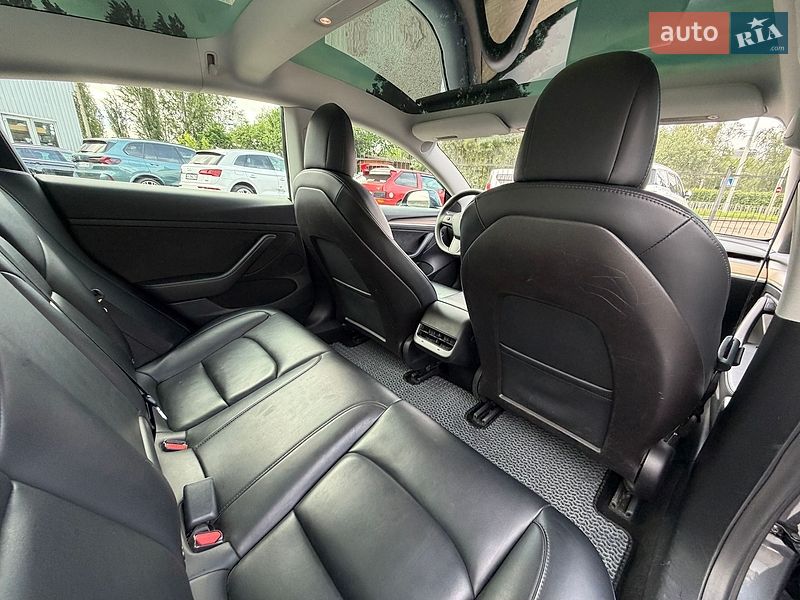 Седан Tesla Model 3 2021 в Киеве