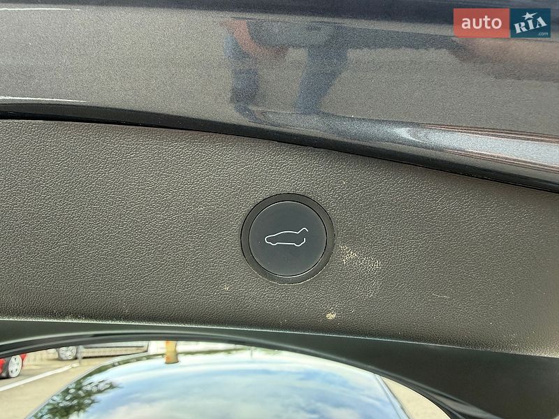 Седан Tesla Model 3 2021 в Киеве