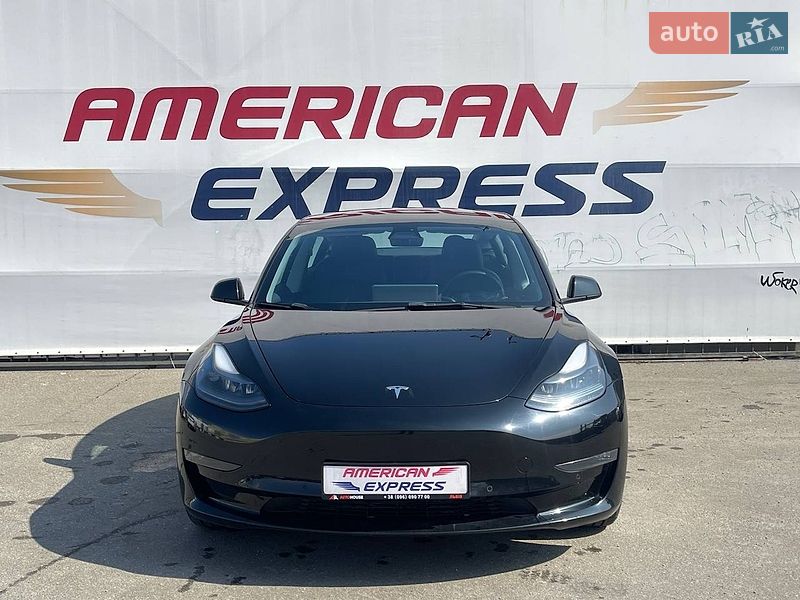 Седан Tesla Model 3 2021 в Києві
